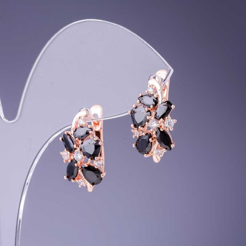 Kolczyki z czarnymi kryształami 19×10 mm w złotym metalu