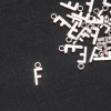 Zawieszka w kształcie litery „F” 17×7 mm, opakowanie 20 g (± 30 szt.)