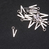 Zawieszka litery 'V' 17×7 mm, opakowanie 20 g (± 30 szt.)