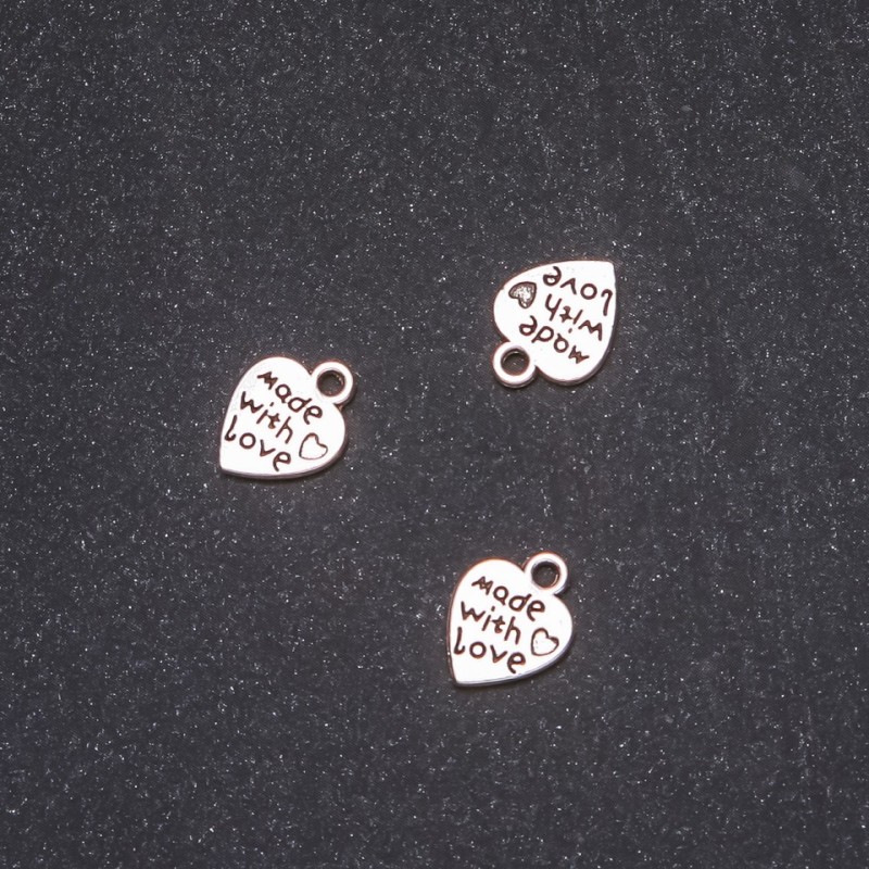 Zawieszka Serce 9×12 mm, opakowanie 20 g, +/- 31 szt.