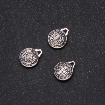 Okucia jubilerskie – wisiorek Św. Benedykta 14×17 mm, opakowanie 20 g +/- 5 szt.