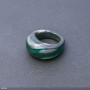 Pierścionek z naturalnego kamienia agat zielony, wysokość 6,5–15 mm, szerokość 4–8 mm, średnica 19 mm