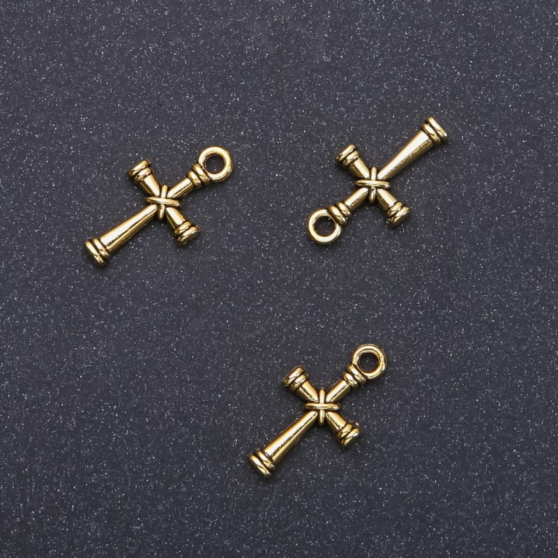 Zawieszka-krzyżyk w kolorze złotym, średnica 11 mm, długość 11 mm, opakowanie 20 g, 25 szt. (+ -)