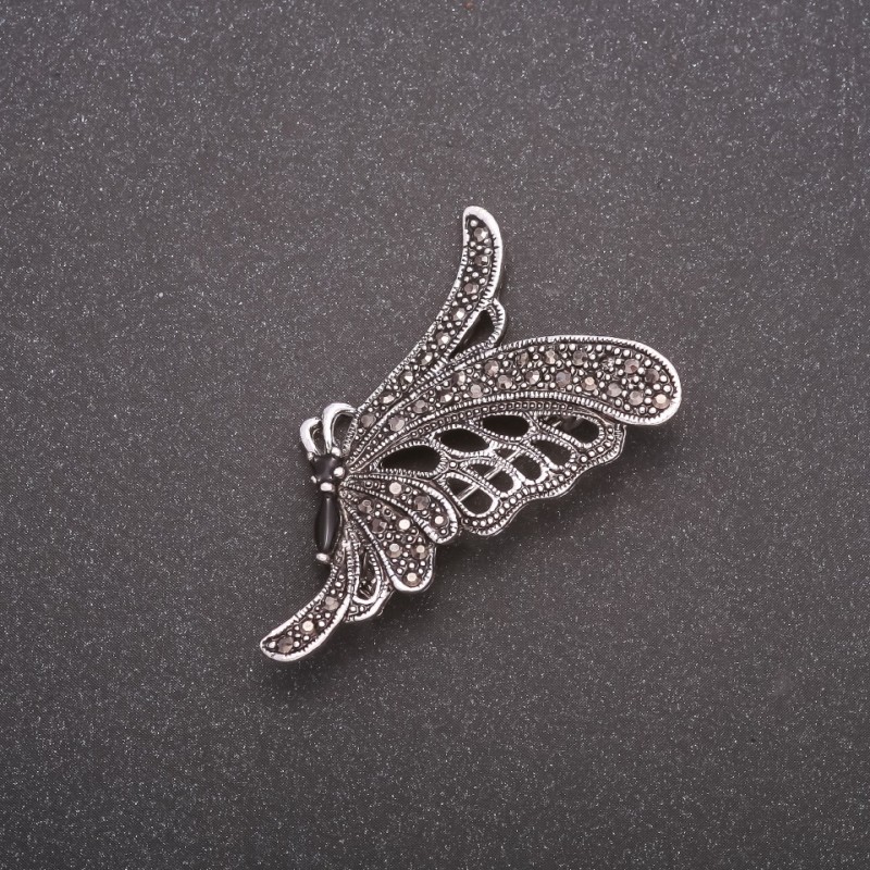 Broszka Motyl w kolorze kroplowego srebra 42×27 mm