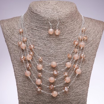 Zestaw kolczyków i naszyjnika z gwiezdnego pyłu „Na strunach duszy” koraliki w kolorze szampańskim, średnica 5–10 mm, długość 45–50 cm