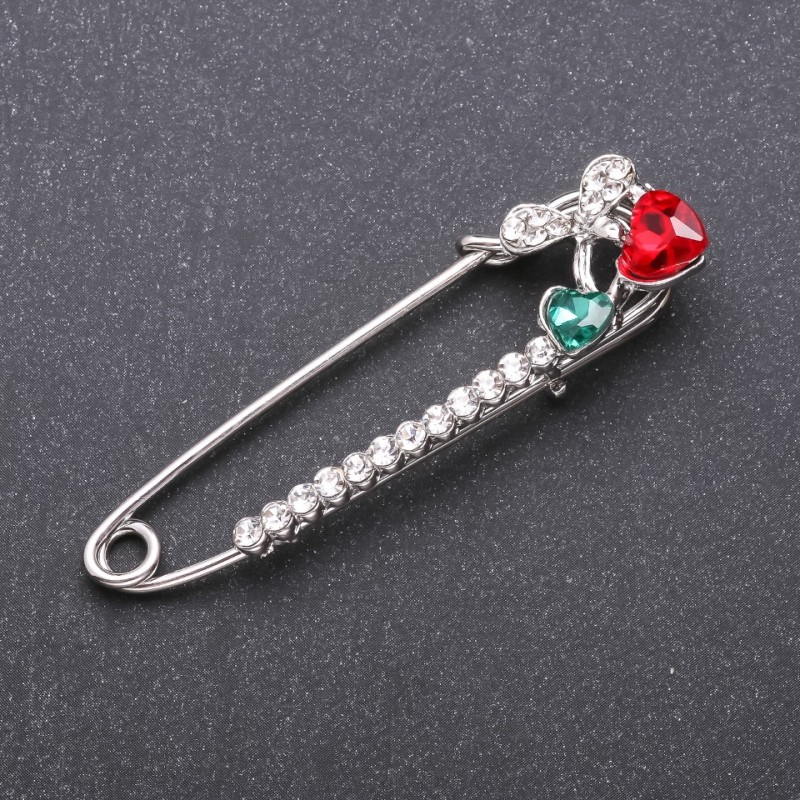 Broszka-spinka z czerwonymi i zielonymi kryształami ze szkła, 64×18 mm, biały metal
