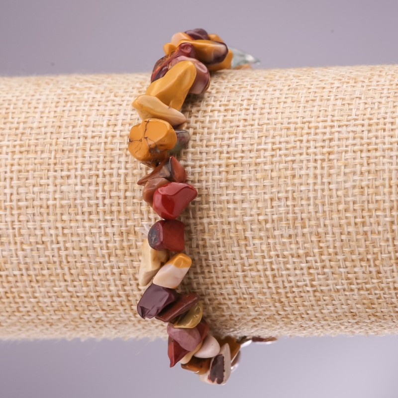Bransoleta z jaspisu Mookaite, drobne kamienie na gumce, średnica 5–8 mm, długość 18 cm