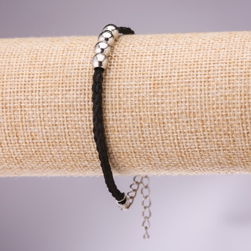 Bransoletka "czarna nitka" z koralikami, średnica 6 mm, długość 17–21 cm