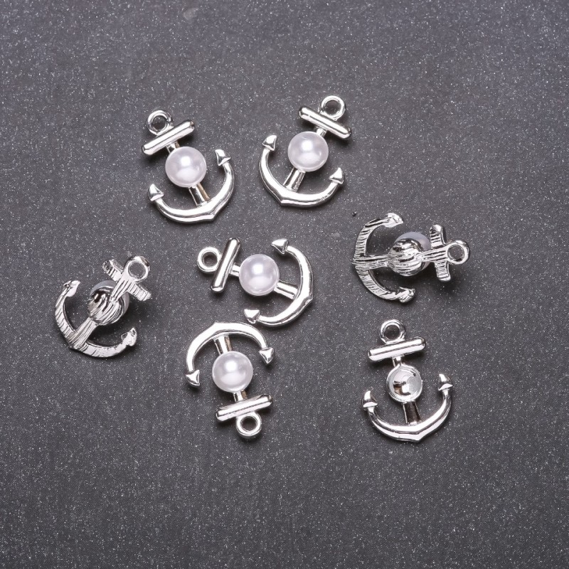 Zawieszka – kotwica z białego metalu, średnica 14 mm, długość 18 mm, opakowanie 7 szt.