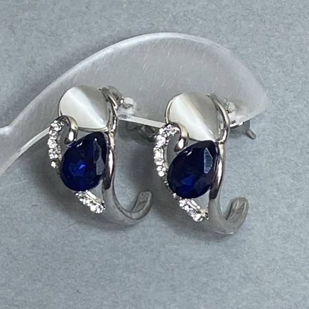 Kolczyki „Eleganckie” metal pokryty srebrem / niebieski kryształ / „kocie oko” / 23 × 12 mm