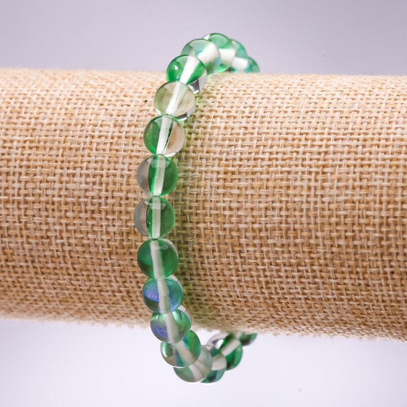 Bransoletka z zielonego opalowego szkła, gładka kulka, średnica 8 mm, długość 18 cm na gumce