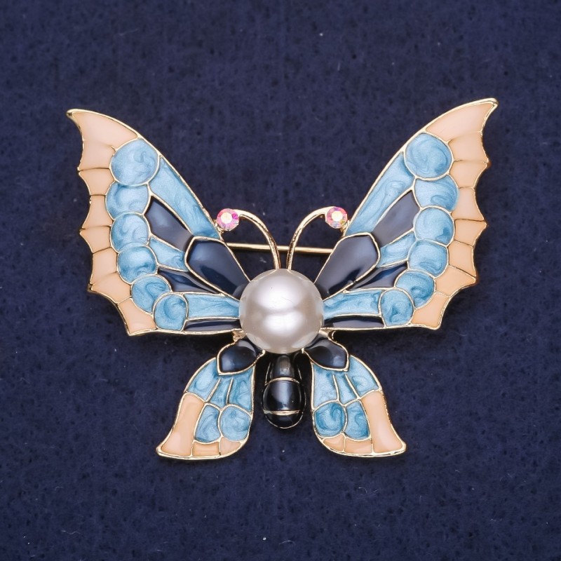 Broszka „Motyl” z perłową koraliką, błękitna i beżowa emalia, 40×50 mm, żółty metal