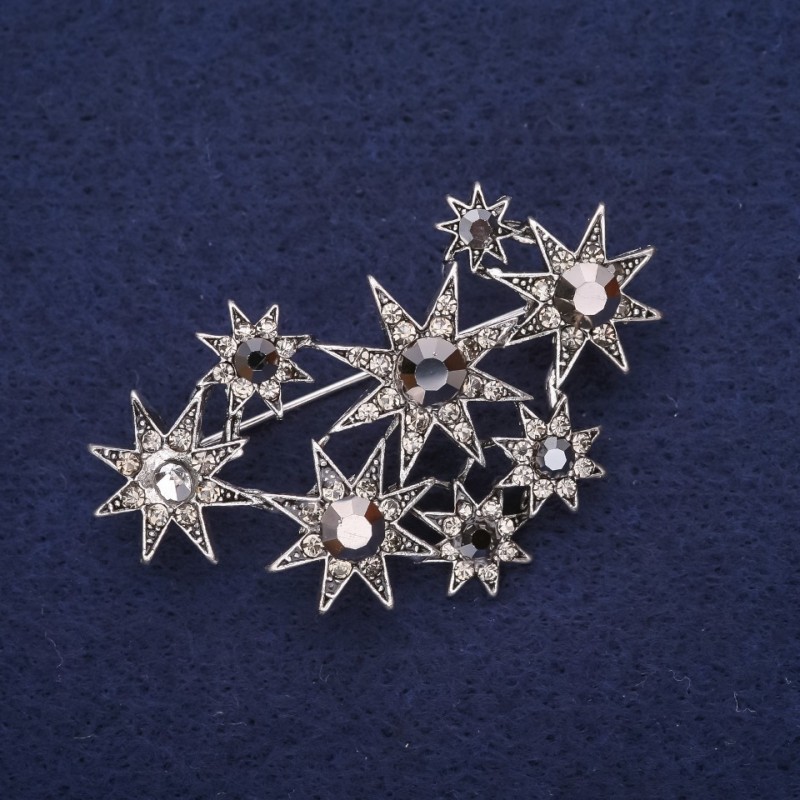 Broszka duża Akcent Gwiazd z cyrkoniami, kolor szary, 54×34 mm, metal srebrzysty