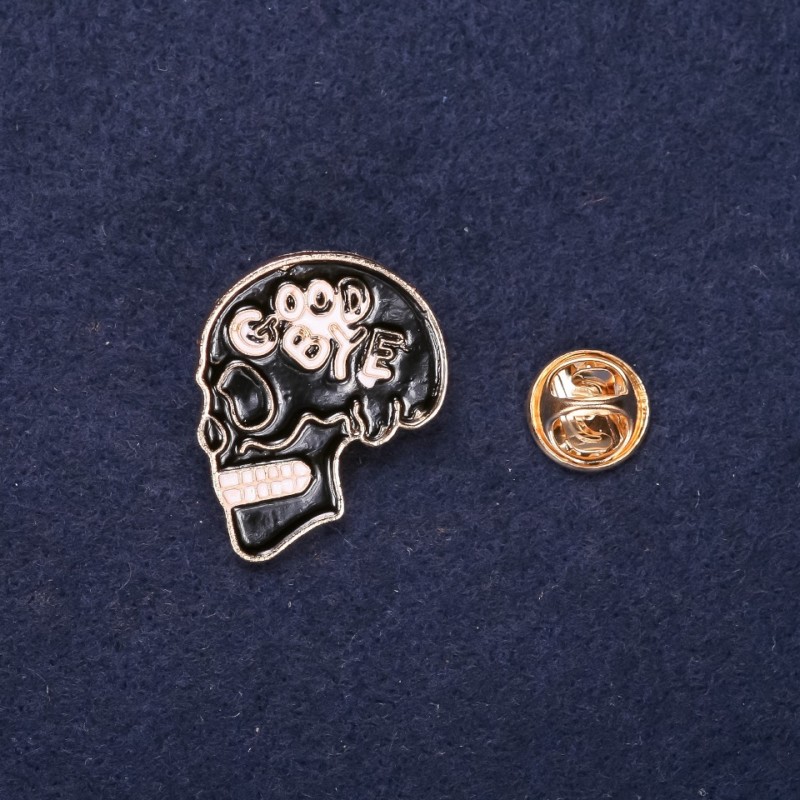 Broszka „Czaszka” emalia – kolor czarny i biały, 28×24 mm, żółty metal, zapięcie typu pin z wkładką wkręcaną