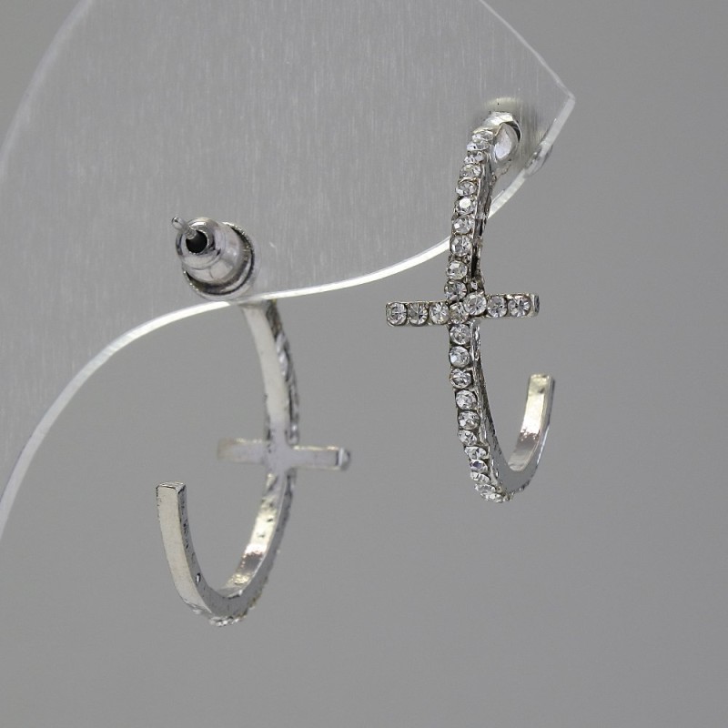 Kolczyki sztyfty obrączki z designerskim motywem krzyża, wysadzane cyrkoniami / metal pokryty srebrem / 35 × 12 mm