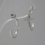 Kolczyki sztyfty obrączki z designerskim motywem krzyża, wysadzane cyrkoniami / metal pokryty srebrem / 35 × 12 mm