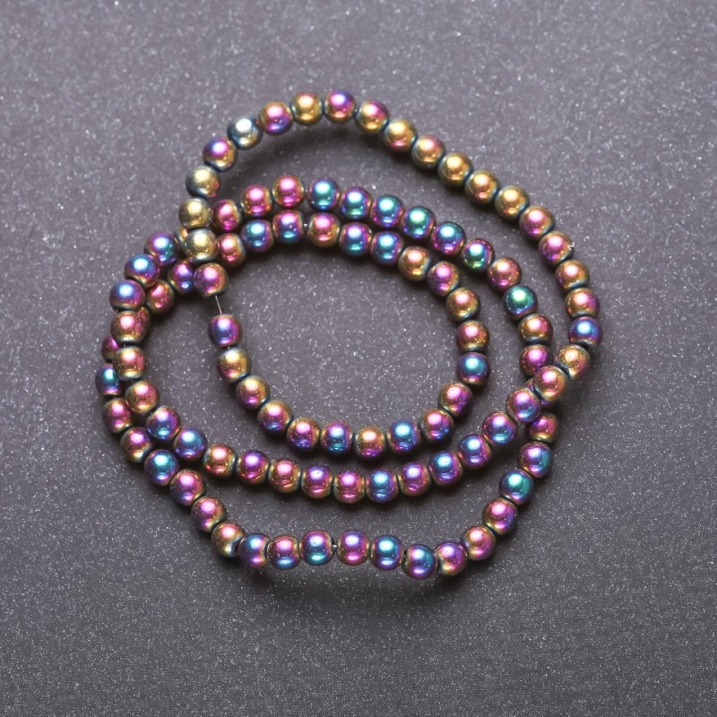 Koraliki hematytu na nitce z tęczową powłoką 'benzyna' gładkie kulki, średnica 4 mm, długość 38 cm