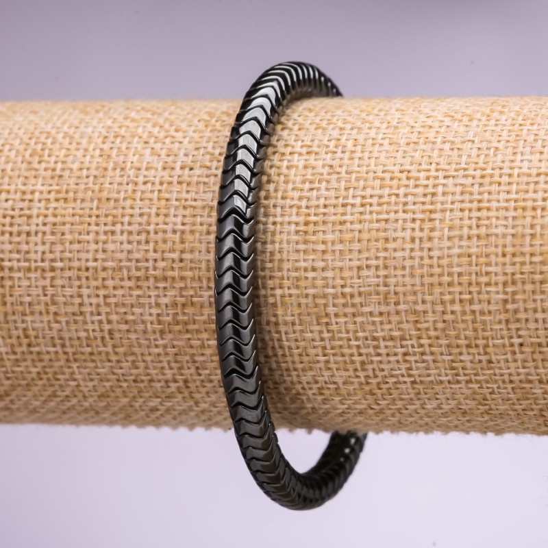 Bransoletka z hematitu w formie rondeli z ząbkowaną krawędzią w kształcie zygzaka, średnica 6×4 mm, długość 18 cm