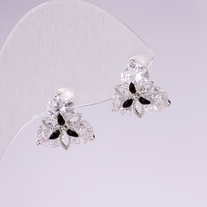 Kolczyki sztyfty serii 925 z kamieniami w kolorze białym i czarnym, 13×13 mm, srebrzysty metal, Korea