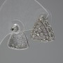 Kolczyki sztyftowe ze kryształami w kolorze białym, o średnicy 15 mm, metal srebrzysty