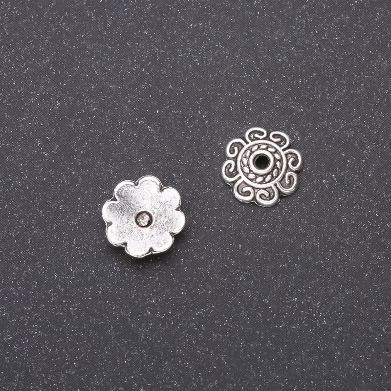Srebrzysta końcówka-czapeczka do koralików 8 mm, wewnętrzna średnica 2 mm, opakowanie 20 g (63 szt.) Kolor: srebrzysty metal