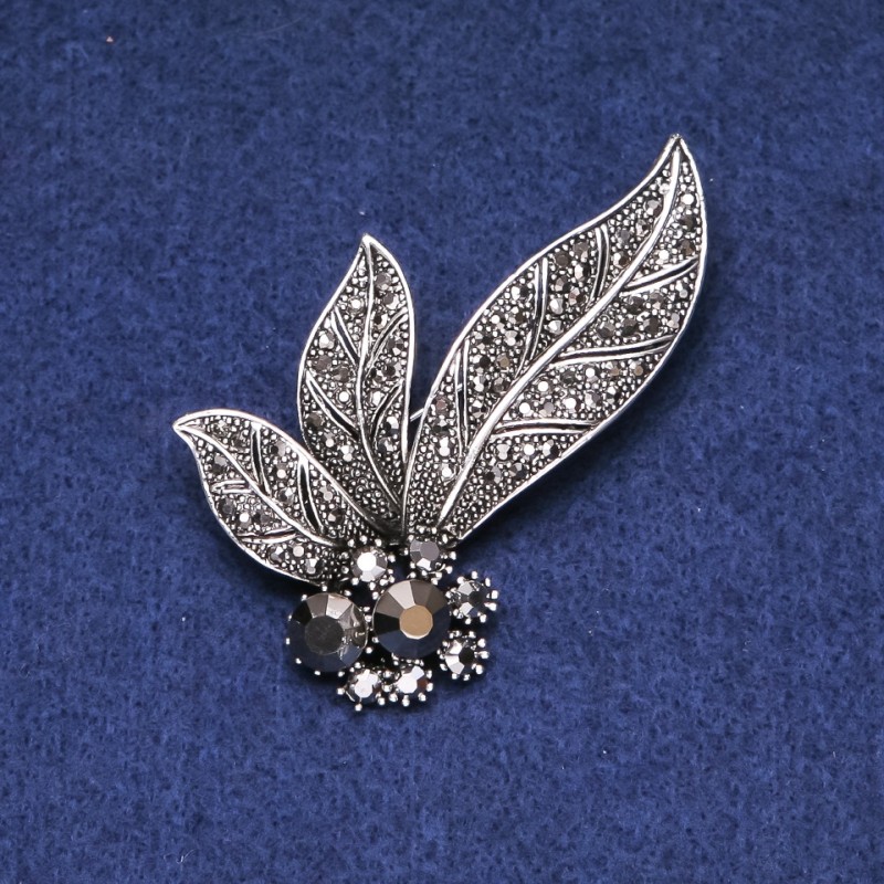 Broszka Liście ze strassami, metal szary, 60 mm
