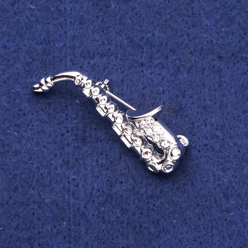 Broszka saksofon z kryształami, metal srebrzysty 16×45 mm
