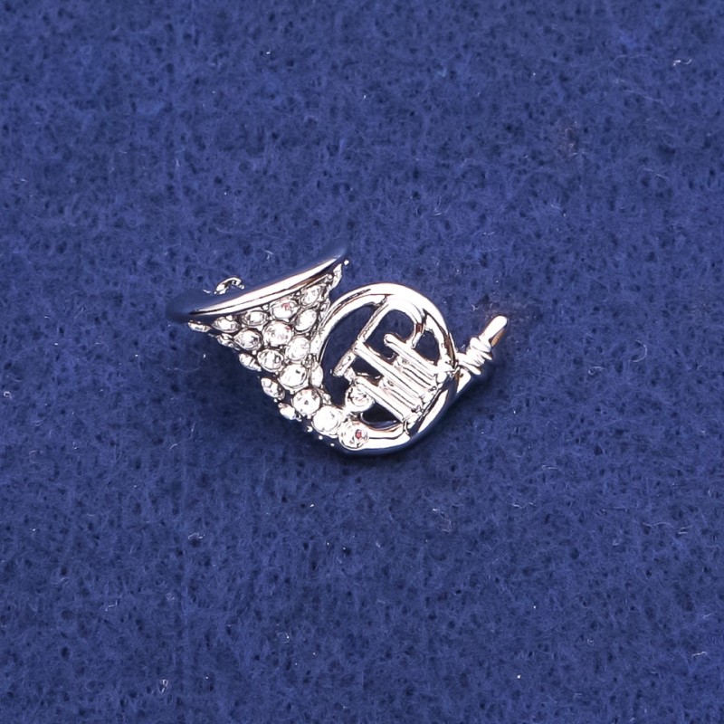 Broszka Waltornia ze strassami, srebrzysty metal, 16×27 mm