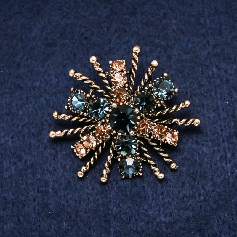 Broszka «Order piękności» 45×40 mm, z żółtymi i niebieskimi kryształami strass, metal złocisty