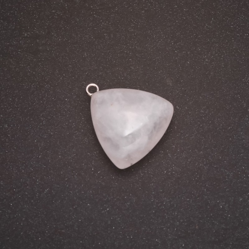 Wisiorek z białego kwarcu 27×24 (±) mm