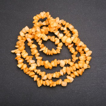 Koraliki na żyłce z barwionego kwarcu, drobinki, średnica 6 mm (+/-), długość 80 cm