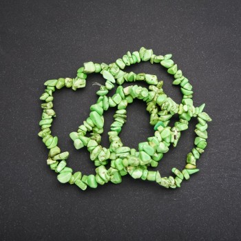 Koraliki na żyłce z barwionego howlit, drobinka, średnica 6 mm, długość 80 cm