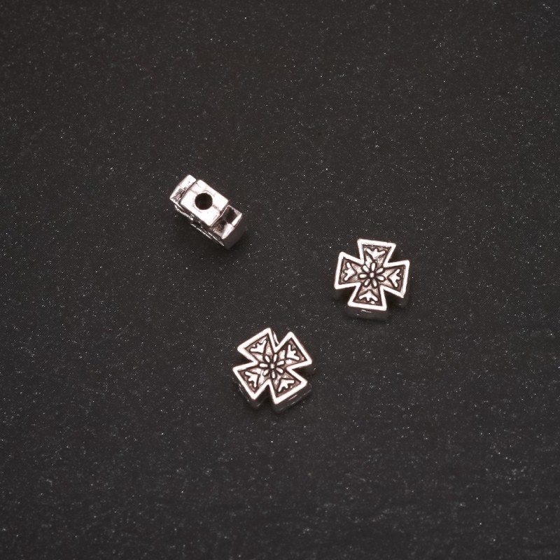 Koralik-wkładka w formie krzyża, średnica 8×8×3 mm, pakowanie 20 g ± 21 szt.