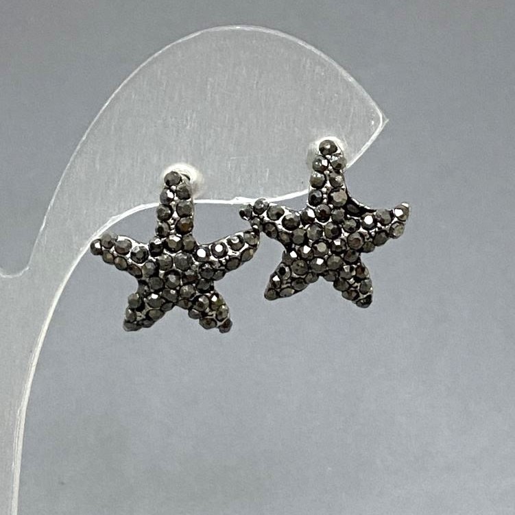 Kolczyki sztyfty «Gwiazdka morska», ciemne cyrkonie, metal w odcieniu srebra, 20 mm