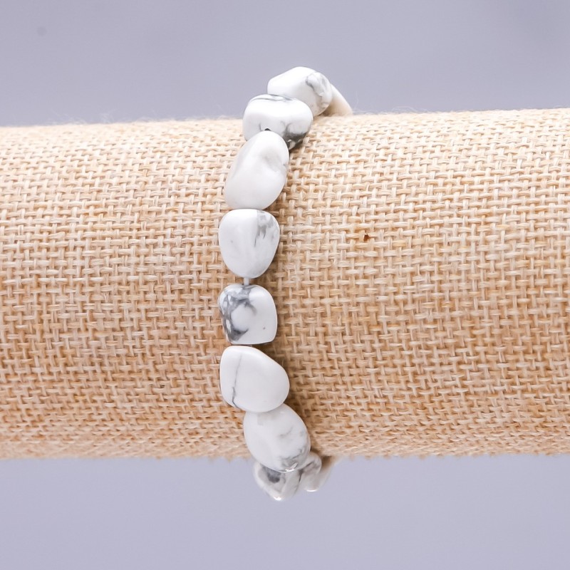 Bransoletka na gumce z howlitu, szlifowana 10×12 mm (±)