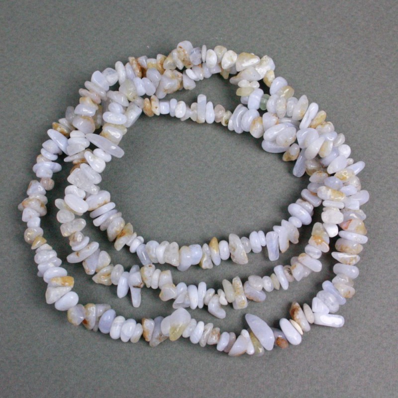 Koraliki agat błękitny (błękitny chalcedon, safiryn) naturalny kamień – drobinki, średnica 10×6–7×3 mm, długość około 80 cm ± na żyłce