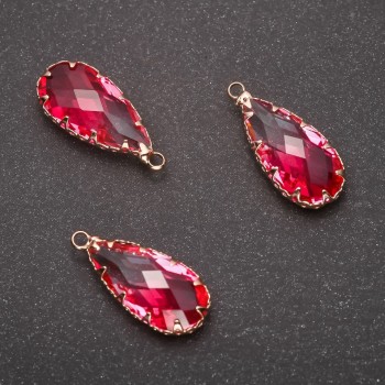 Wisiorek Kropla w kolorze różowym, złota oprawa 10×24 mm