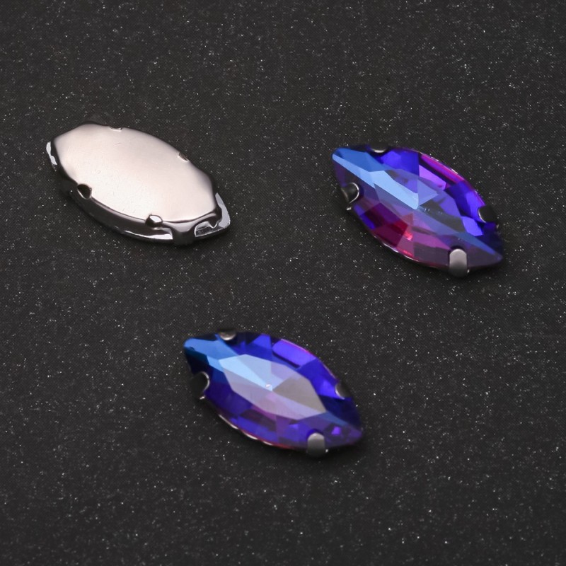 Cena za opakowanie / 10 szt. Naszywany kryształ w czapie, owalny, 9x18 mm, niebiesko-malinowy