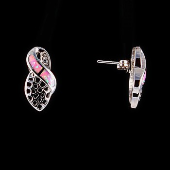 Kolczyki sztyfty ażurowe, z wstawką różowego opalu sztucznego, w kolorze srebra, 20×10 mm