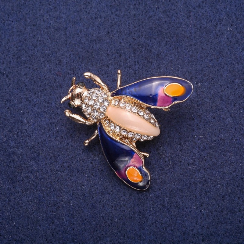 Broszka Motyl z emalią i strassami, złocisty metal 35×35 mm
