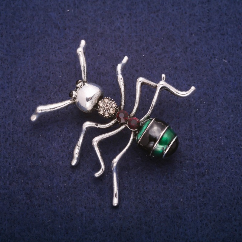Broszka «Mrówka» — emalia z kryształami, metal srebrzysty 44×45 mm