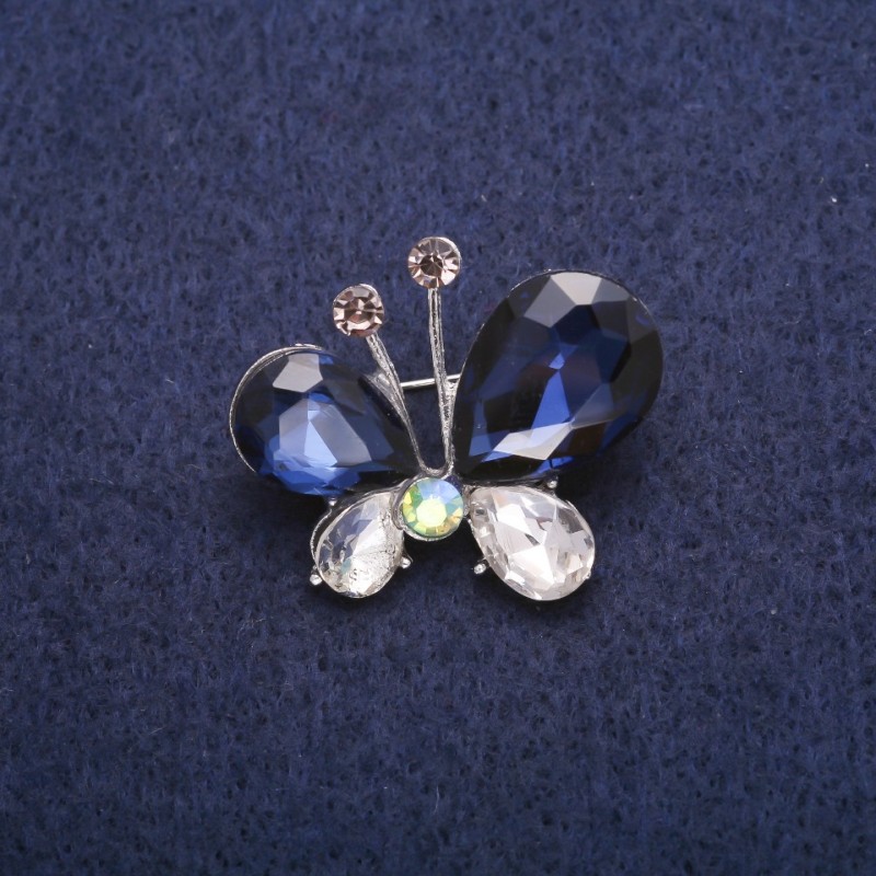 Broszka motyl z kryształami, metal srebrzysty, 26×31 mm