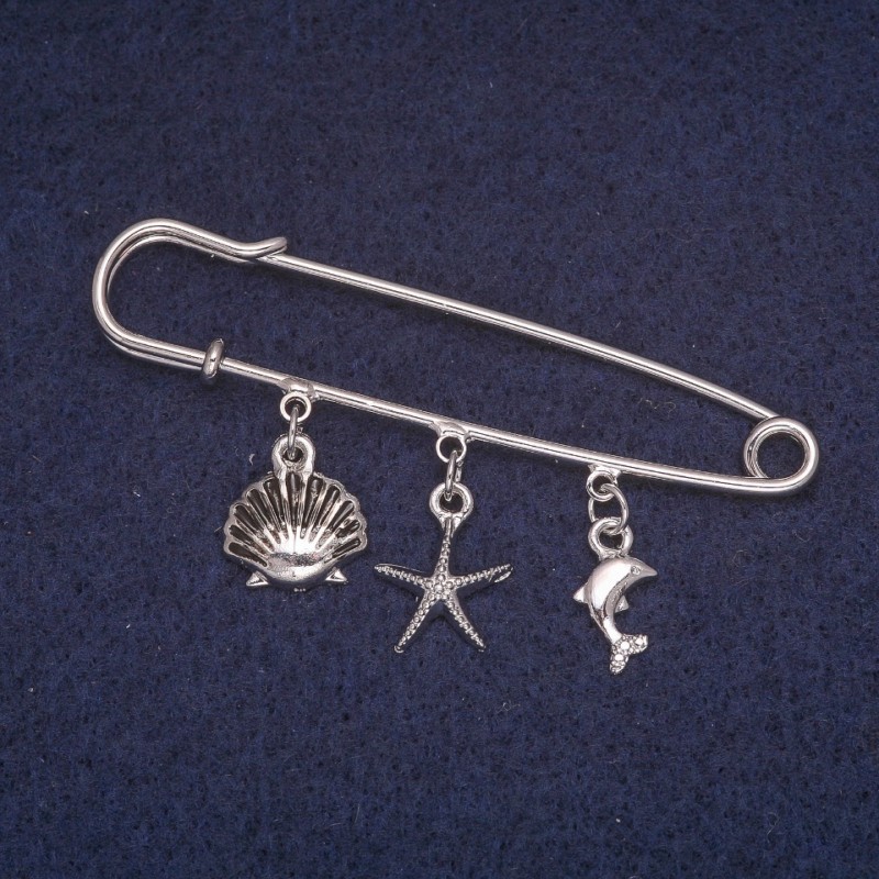 Broszka-igła z morsimi zawieszkami, metal srebrzysty 13×60 mm