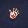 Broszka w kształcie dłoni, emalia, metal złocisty 24×25 mm