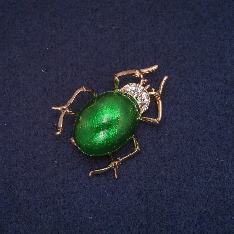 Broszka Żuk zielona emalia i białe cyrkonie, złocisty metal 28×37 mm