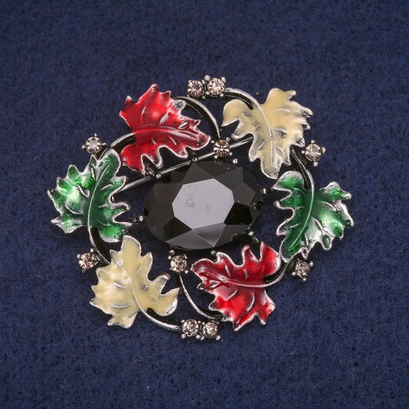 Broszka Listki z emalią i kryształem, z szarego metalu 39×43 mm