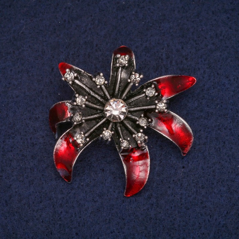 Broszka w kształcie kwiatu z czerwonym emalią i cyrkoniami, metal szary 37×41 mm