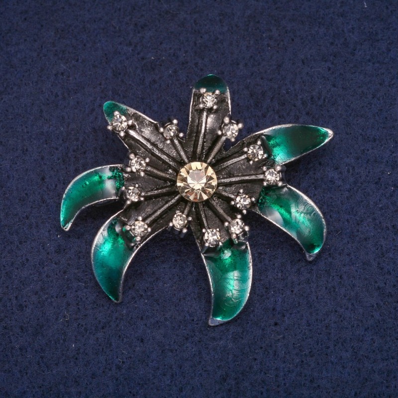 Broszka z zieloną emalią i cyrkoniami, metal szary 37×41 mm