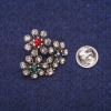 Wyprzedaż! Broszka w kształcie kwiatów z szarymi, czerwonymi, zielonymi i niebieskimi cyrkonami, ze srebrzystego metalu 24×25 mm