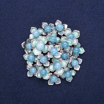 Broszka Kwiaty z akwamarynem, błękitna emalia, srebrzysty metal 60×62 mm